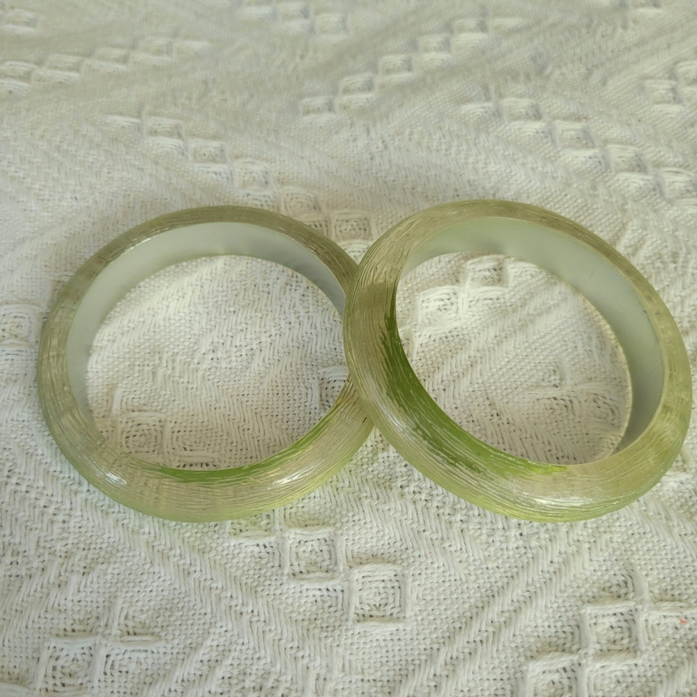 Elegant Green and Gold Bangle Set